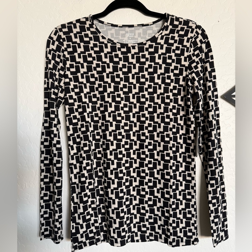 PREMISE STUDIO Women’s Long-Sleeve Maze Print Crew Neck Top - NEW - Small
